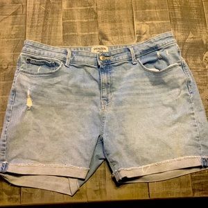 Denizen Levi’s Mid Rise Shorts. Size 16.